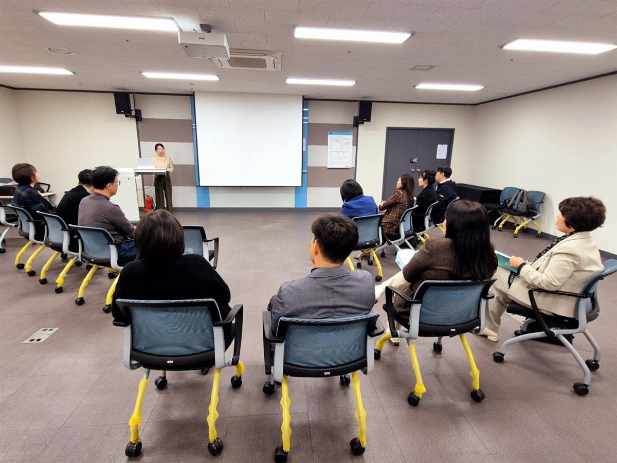 데일카네기 수강생 발표 실습 장면